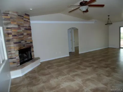 7125 E Stoneaxe Dr, Kingman, AZ 86401 photo 2