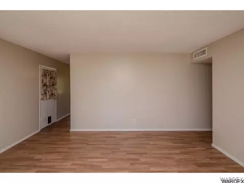 425 E Berk Ave, Kingman, AZ 86409 photo 3