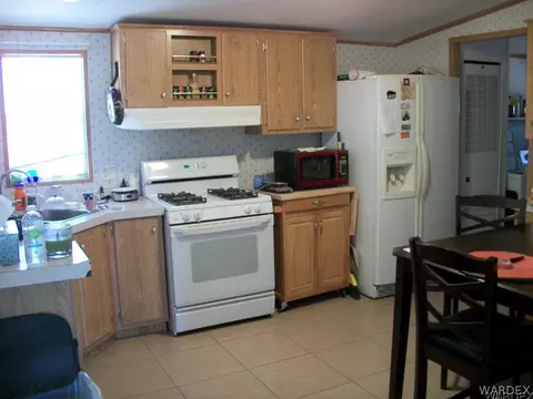555 E Beverly Ave, Kingman, AZ 86409 photo 3