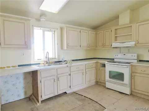 585 E Beverly Ave, Kingman, AZ 86401 photo 12