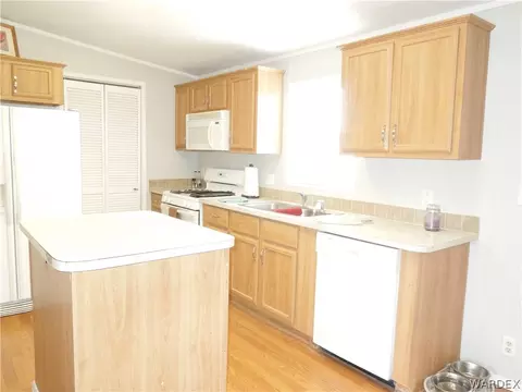 2162 E Hackamore Dr, Mohave Valley, AZ 86440 photo 2