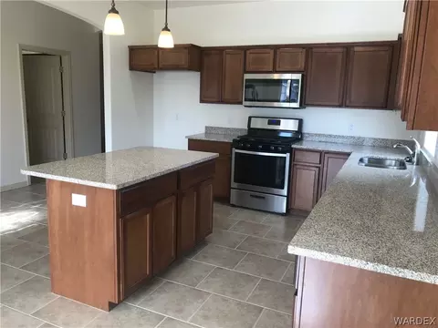 3329 N Apache St, Kingman, AZ 86401 photo 5