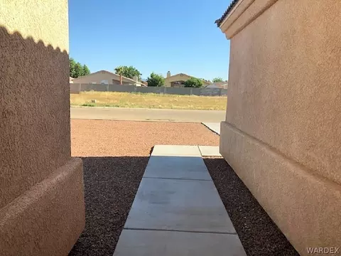 3911 E Suffock Ave, Kingman, AZ 86409 photo 2