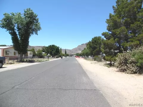 1365 E Mcvicar Ave, Kingman, AZ 86409 photo 2
