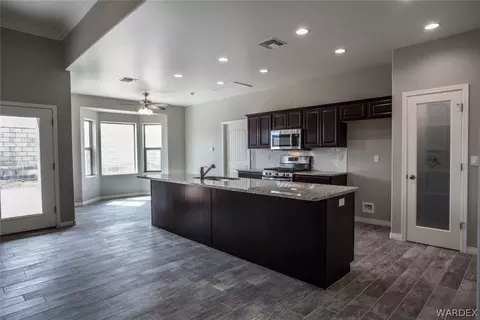 2040 Comanche Dr, Kingman, AZ 86401 photo 2