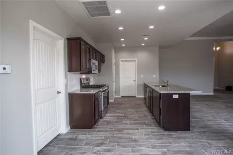 2040 Comanche Dr, Kingman, AZ 86401 photo 4