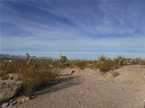 905 W Haystack Dr, Meadview, AZ 86444 photo 2