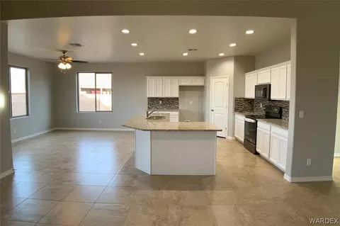 2085 Comanche Dr, Kingman, AZ 86401 photo 4