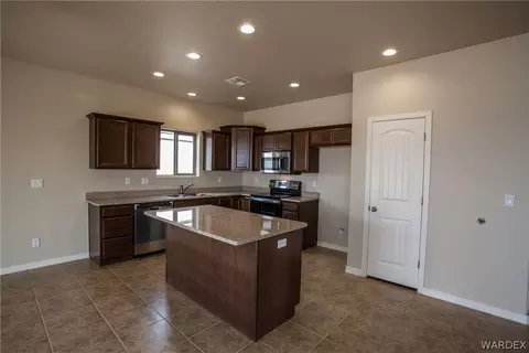 4733 E Old West Rd, Kingman, AZ 86401 photo 5
