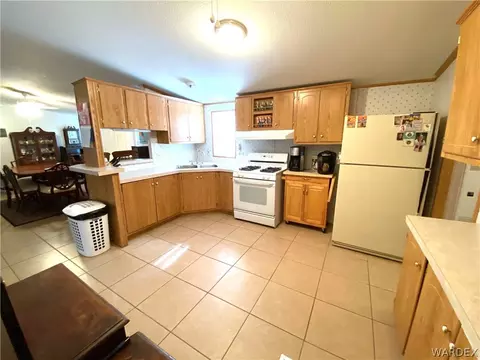 555 E Beverly Ave, Kingman, AZ 86409 photo 3