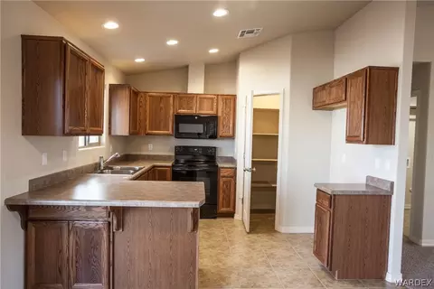 2777 E Luna Vis, Kingman, AZ 86409 photo 4
