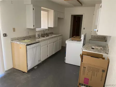 1935 E Devlin Ave, Kingman, AZ 86409 photo 3