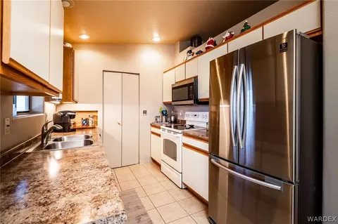 7568 E Cayuse Dr, Kingman, AZ 86401 photo 9