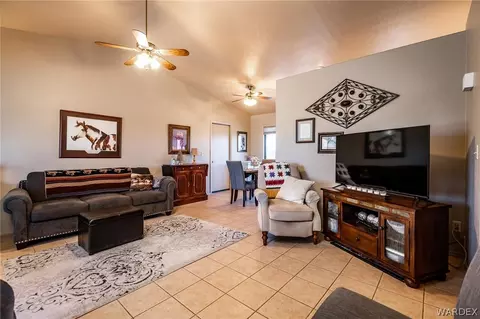 7568 E Cayuse Dr, Kingman, AZ 86401 photo 4
