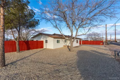815 E Berk Ave, Kingman, AZ 86409 photo 4