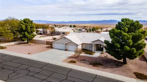 5562 N Storm Cloud Dr, Kingman, AZ 86409 photo 2
