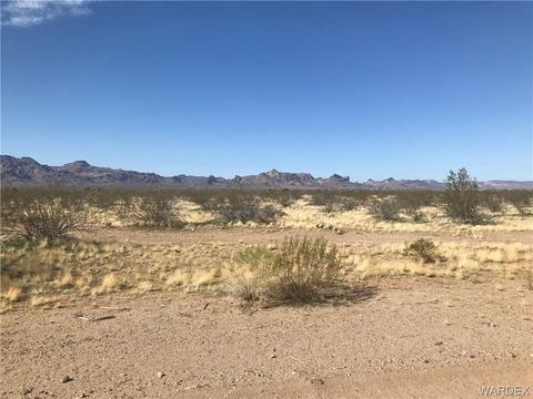 3397 S Tombstone Trl, Golden Valley, AZ 86413