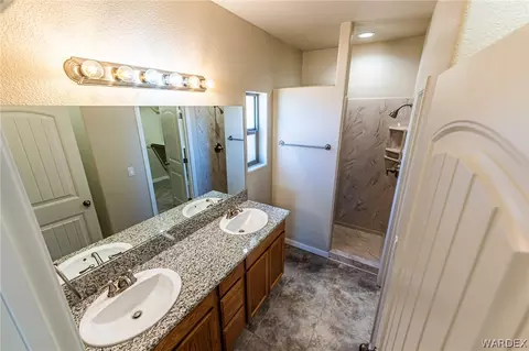 5318 Eagle View Rd, Kingman, AZ 86409 photo 2