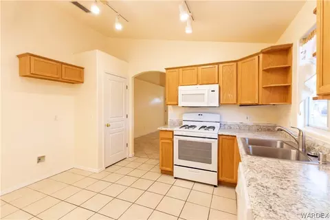 1655 E Thompson Ct, Kingman, AZ 86409 photo 12