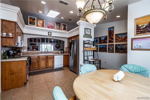 7811 E Devils Arch Dr, Kingman, AZ 86401 photo 4
