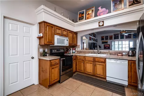 7811 E Devils Arch Dr, Kingman, AZ 86401 photo 3