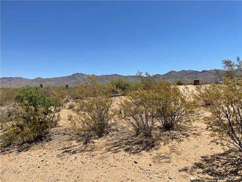 2 N 35 N Araby Rd, Golden Valley, AZ 86413