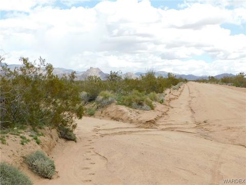 000 E Shadow Ln, Yucca, AZ 86438 photo 9