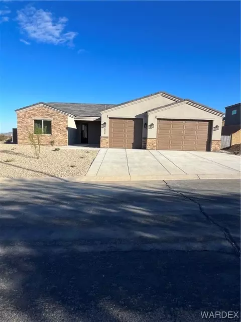 2825 Steamboat Dr, Bullhead City, AZ 86429