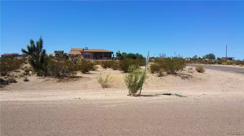 360 E Iceberg Canyon Dr, Meadview, AZ 86444