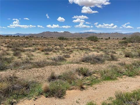 7334 E Blackjack Dr, Kingman, AZ 86401 photo 2
