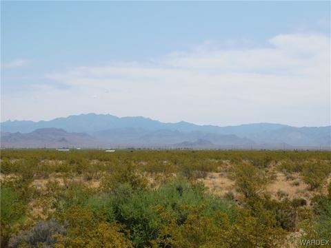 000 W Morocco Dr, Golden Valley, AZ 86413