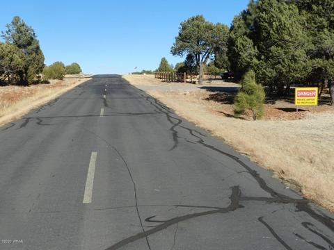 2746 Airpark Dr, Overgaard, AZ 85933 photo 7
