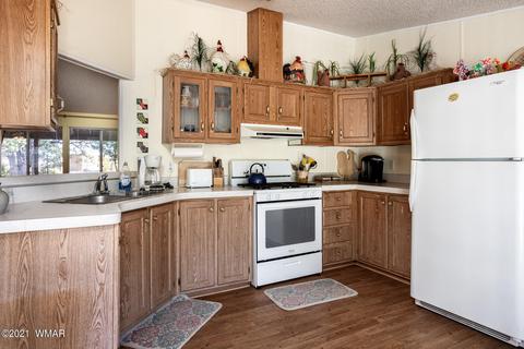 3332 Cedar Dr, Overgaard, AZ 85933 photo 3