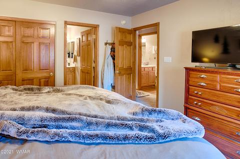 2644 Lodge Loop, Overgaard, AZ 85933 photo 5