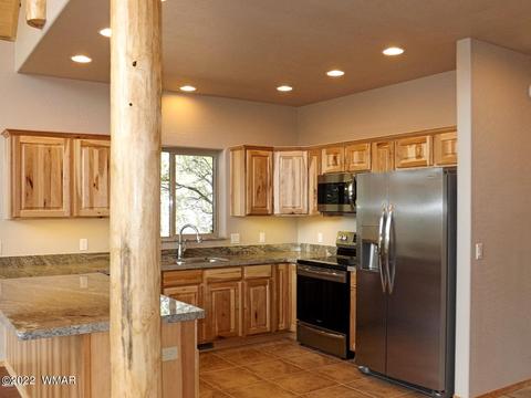 Kitchen - 2802 Chandelle Ln, Overgaard, AZ 85933 photo 1 of 2
