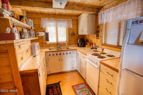 3367 Navajo Dr, Overgaard, AZ 85933 photo 5
