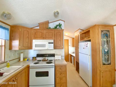 2704 Rustlers Roost Rd, Overgaard, AZ 85933 photo 6