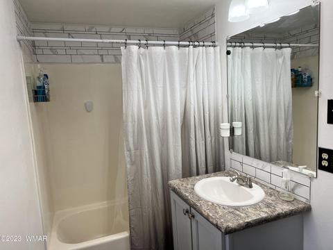 Bath - 31 Co Rd, Concho, AZ 85924 photo 2 of 2