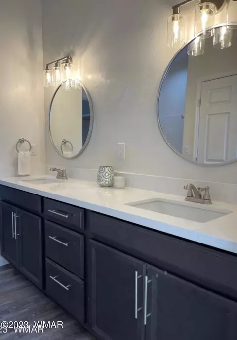 Bath - 253 E 5th Ave, Eagar, AZ 85925 photo 1 of 3