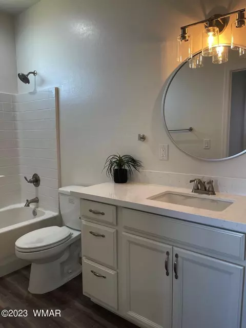 Bath - 253 E 5th Ave, Eagar, AZ 85925 photo 2 of 3