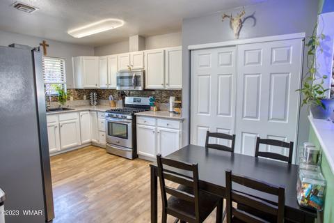 577 N 6th Dr, Show Low, AZ 85901