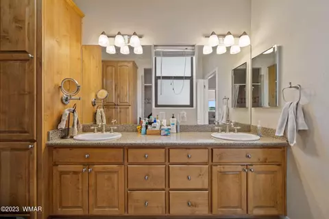 Bath - 2202 E 24th St N St, Snowflake, AZ 85937 photo 1 of 4