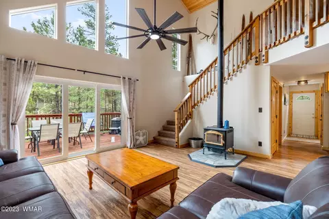 1947 Twin Pines Trl, Overgaard, AZ 85933