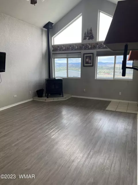 Living - 831 S Juniper St, Eagar, AZ 85925 photo 2 of 4