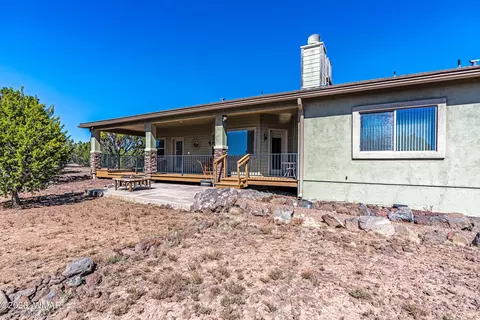 4 County Rd 3323, Vernon, AZ 85940