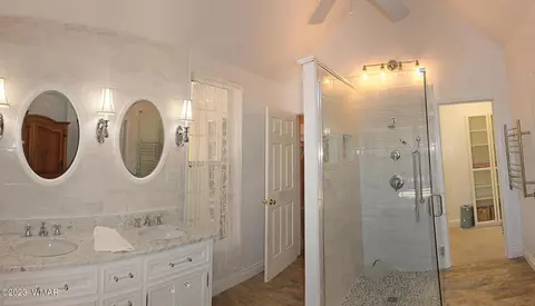 Bath - 2978 Windmill Ln, Overgaard, AZ 85933 photo 3 of 5