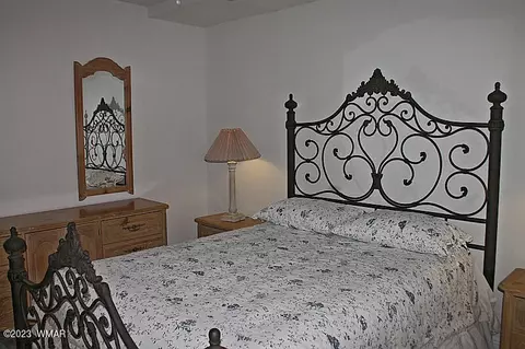 Bedroom - 2978 Windmill Ln, Overgaard, AZ 85933 photo 2 of 4
