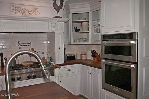 Kitchen - 2978 Windmill Ln, Overgaard, AZ 85933 photo 2 of 6