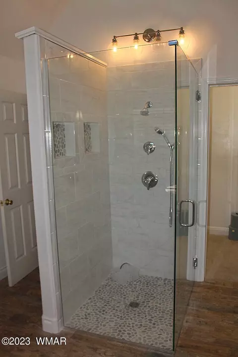Bath - 2978 Windmill Ln, Overgaard, AZ 85933 photo 5 of 5