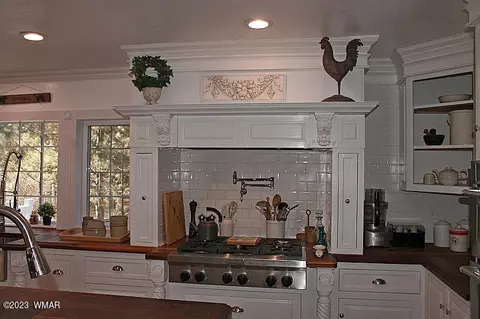 Kitchen - 2978 Windmill Ln, Overgaard, AZ 85933 photo 4 of 6